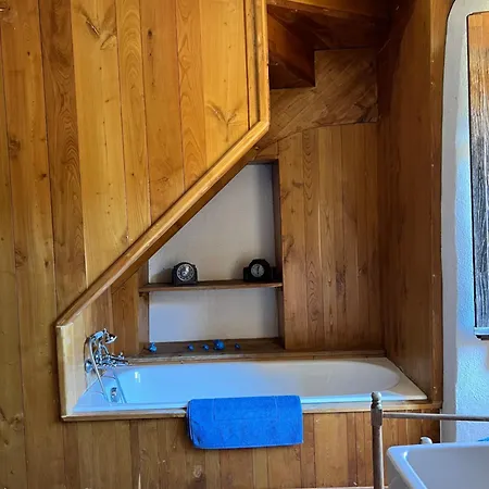 Mas Daude Nyaraló *